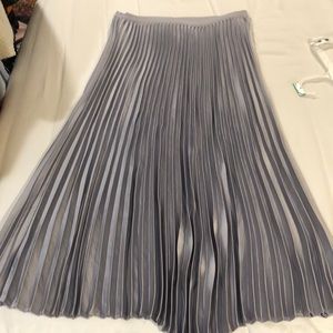 Aritzia Babaton lilac pleated skirt